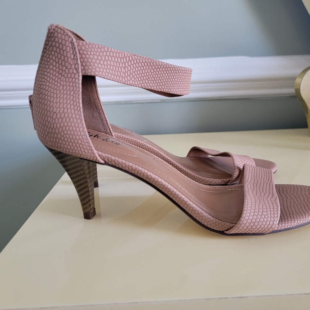 Shoes - Picture 2 of 4